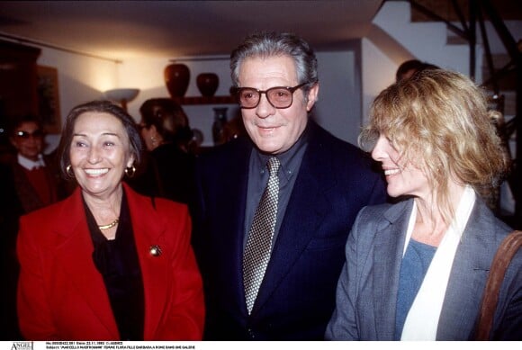Marcello Mastroianni avec son ex-femme Flora et leur fille Barbara à Rome en 1993.