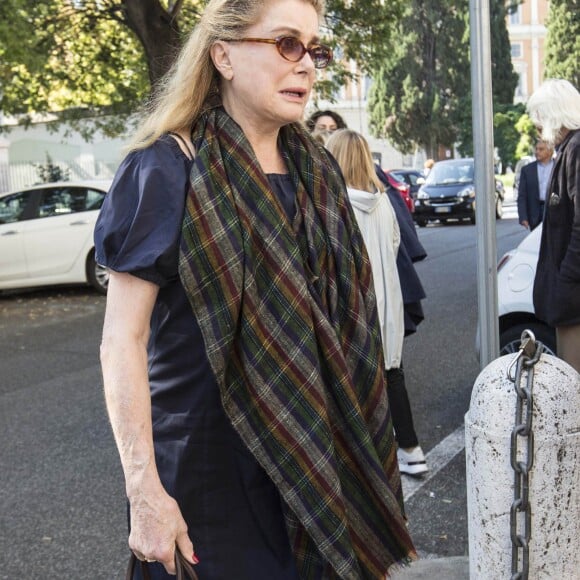 Catherine Deneuve aux obsèques de Barbara Mastroianni, la fille de Marcello Mastroianni, à Rome, le 13 octobre 2018.