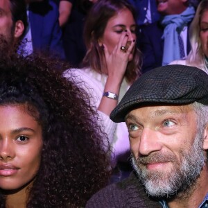 Vincent Cassel et sa femme Tina Kunakey - People lors du "Etam Live Show 2018" aux Beaux-Arts à Paris, le 25 septembre 2018. © Veeren/Moreau/Bestimage