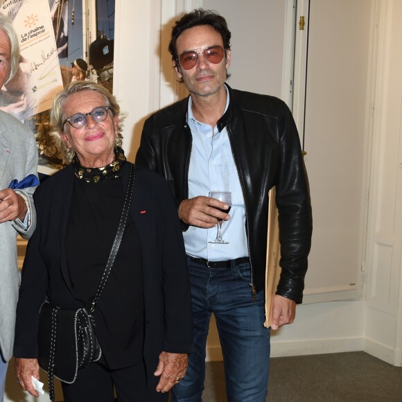 Exclusif - Pierre Cornette de Saint-Cyr, Véronique de Villèle, Anthony Delon - Pascal Desprez (créateur de "Enfants à Coeur - Mireille Darc"), le professeur Alain Deloche (Fondateur de la Chaîne de l'Espoir) et le Docteur Eric Cheysson "Président de la Chaîne de l’espoir ") ont le plaisir de nous convier à la vente aux enchères de photographies d’exception au profit de l'association "La Chaine de L'Espoir, Enfants à Coeur - Mireille Darc" à la maison de ventes Cornette de St Cyr à Paris le 11 octobre 2018. © Giancarlo Gorassini/Bestimage
