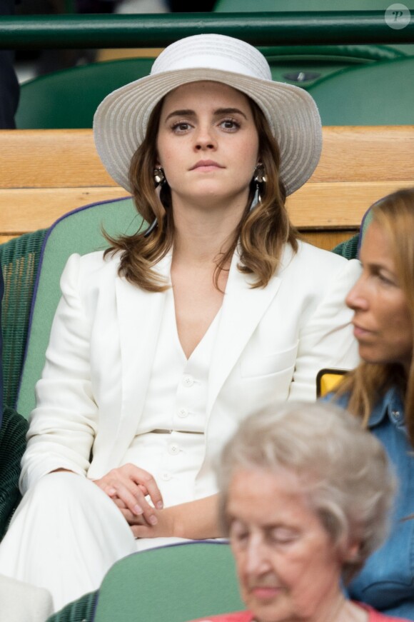 Emma Watson (habillée en Ralph Lauren) - Les célébrités dans les tribunes lors du tournoi de Wimbledon "The Championships" à Londres, le 14 juillet 2018