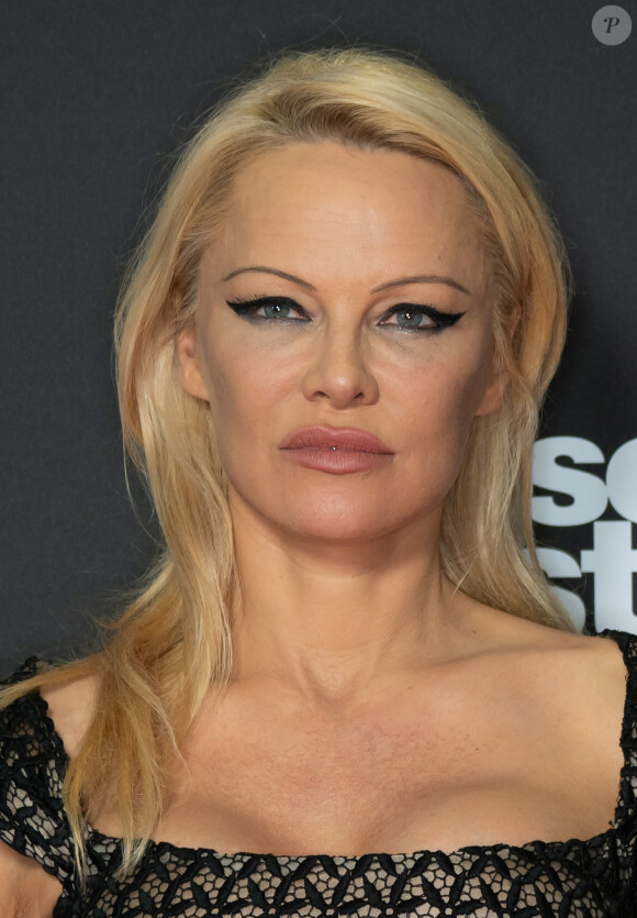 Pamela Anderson - Photocall de la saison 9 de l'émission "Danse avec les stars" (DALS) au siège de TF1 à Boulogne-Billancourt le 11 septembre 2018. © Denis Guignebourg/Bestimage