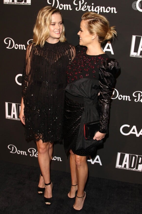 Ava Phillippe avec sa mère Reese Witherspoon - Les célébrités posent lors du photcall de la soirée "L.A. Dance Project" à Los Angeles le 20 octobre 2018.
