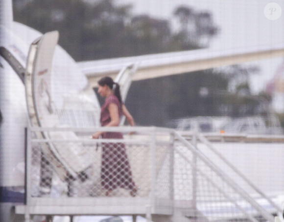 Meghan Markle, duchesse de Sussex, enceinte, à l'aéroport de Sydney. Le 21 octobre 2018.
