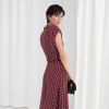 La robe "Waist Knot Midi" de & other stories portée par Meghan Markle n'est plus disponible !