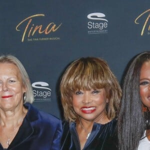 Tina Turner avec Joop van den Ende, Phyllida Lloyd, Kristina Love et Tali Pelman - Photocall de la comédie musicale "Tina - The Tina Turner Musical" à Hambourg. Le 23 octobre 2018