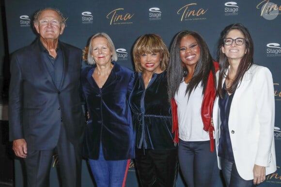 Tina Turner avec Joop van den Ende, Phyllida Lloyd, Kristina Love et Tali Pelman - Photocall de la comédie musicale "Tina - The Tina Turner Musical" à Hambourg. Le 23 octobre 2018
