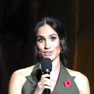 Meghan Markle, duchesse de Sussex, enceinte, fait un discours lors de la cérémonie de clôture des Invictus Games 2018 à Sydney, le 27 octobre 2018.