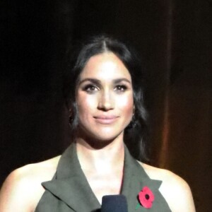 Meghan Markle, duchesse de Sussex, enceinte, fait un discours lors de la cérémonie de clôture des Invictus Games 2018 à Sydney, le 27 octobre 2018.