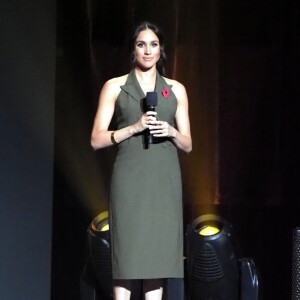 Meghan Markle, duchesse de Sussex, enceinte, fait un discours lors de la cérémonie de clôture des Invictus Games 2018 à Sydney, le 27 octobre 2018.