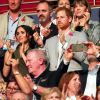 Le prince Harry, duc de Sussex, et Meghan Markle, duchesse de Sussex, enceinte, assistent à la cérémonie de clôture des Invictus Games 2018 à Sydney, le 27 octobre 2018.