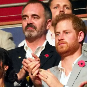 Le prince Harry, duc de Sussex, et Meghan Markle, duchesse de Sussex, enceinte, assistent à la cérémonie de clôture des Invictus Games 2018 à Sydney, le 27 octobre 2018.