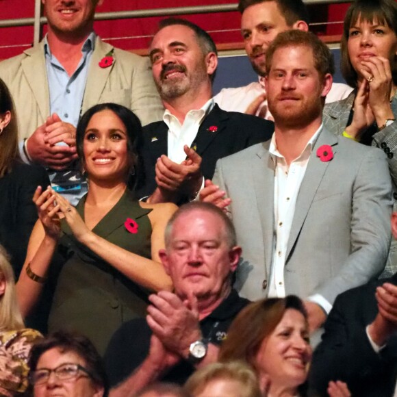 Le prince Harry, duc de Sussex, et Meghan Markle, duchesse de Sussex, enceinte, assistent à la cérémonie de clôture des Invictus Games 2018 à Sydney, le 27 octobre 2018.