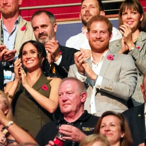 Le prince Harry, duc de Sussex, et Meghan Markle, duchesse de Sussex, enceinte, assistent à la cérémonie de clôture des Invictus Games 2018 à Sydney, le 27 octobre 2018.