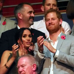 Le prince Harry, duc de Sussex, et Meghan Markle, duchesse de Sussex, enceinte, assistent à la cérémonie de clôture des Invictus Games 2018 à Sydney, le 27 octobre 2018.