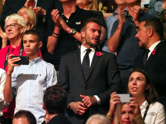 David Beckham et son fils Romeo assistent à la cérémonie de clôture des Invictus Games 2018 à Sydney, le 27 octobre 2018.