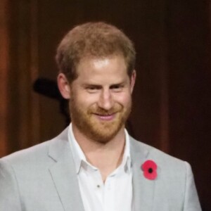 Le prince Harry fait un discours lors de la cérémonie de clôture des Invictus Games 2018 à Sydney, Australie le 27 octobre 2018.