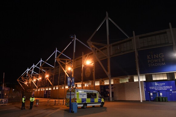 Les urgences après le crash de l'hélicoptère de Vichai Srivaddhanaprabha, président de Leicester City, quittant le King Power Stadium. Le 27 octobre 2018, cet engin s'est crashé juste après avoir quitté l'enceinte.