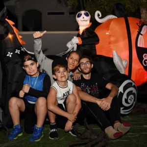 Céline Dion et ses enfants, René-Charles, Nelson et Eddy, préparent Halloween. Instagram, le 31 octobre 2018