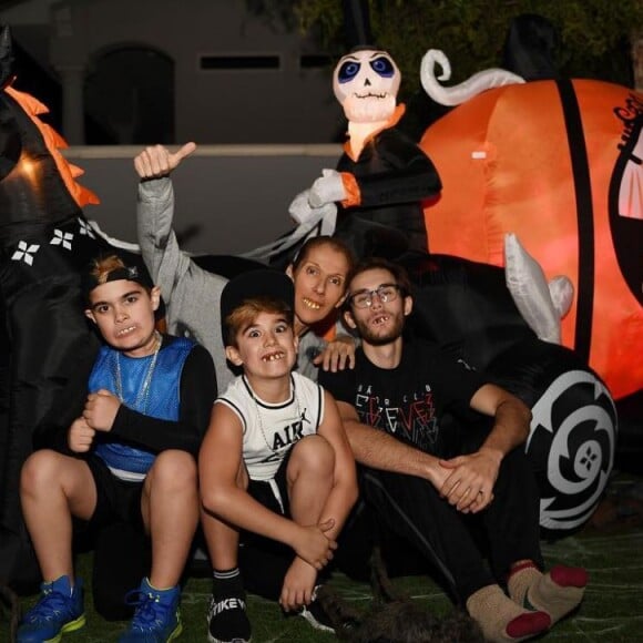 Céline Dion et ses enfants, René-Charles, Nelson et Eddy, préparent Halloween. Instagram, le 31 octobre 2018