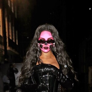 Rihanna arrive au club Laylow pour fêter Halloween. Londres, le 31 octobre 2018.