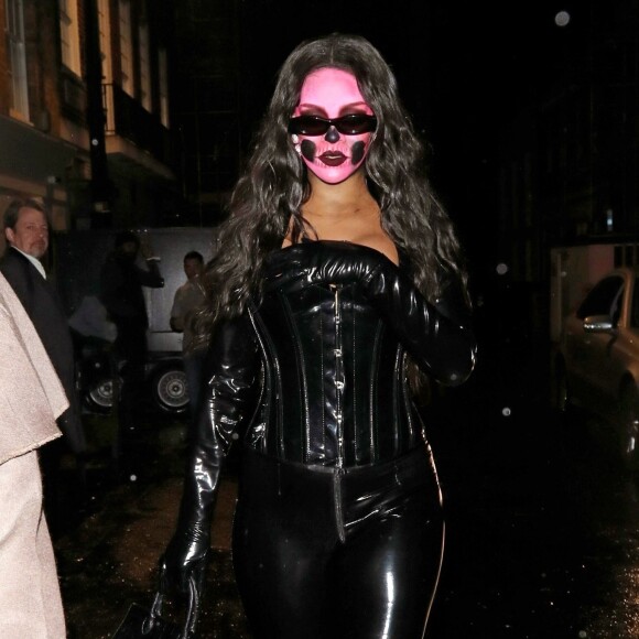 Rihanna arrive au club Laylow pour fêter Halloween. Londres, le 31 octobre 2018.