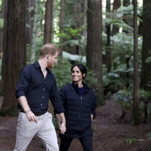 Le prince Harry, duc de Sussex et Meghan Markle, duchesse de Sussex (enceinte) visitent le site Redwoods Tree Walk à Rotorua, Nouvelle Zélande le 31 octobre 2018.