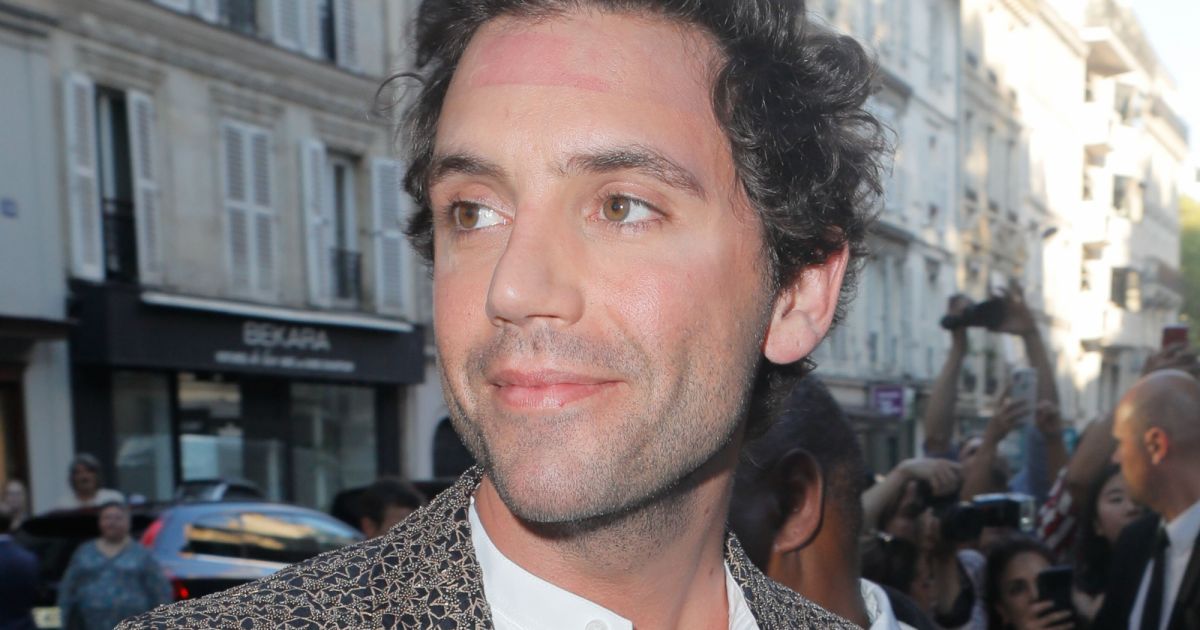Le chanteur Mika - Arrivées des people au défilé Valentino à l'hôtel