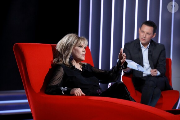 Exclusif - Enregistrement de l'émission "Le Divan" avec Amanda Lear en invitée et présentée par Marc-Olivier Fogiel, le 2 novembre 2018. L'émission sera diffusée le 9 novembre 2018 sur France 3. © Dominique Jacovides/Bestimage
