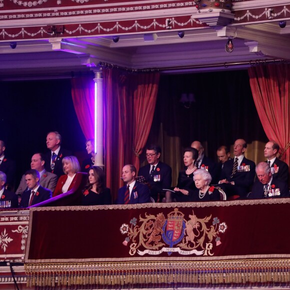 La reine Elisabeth II d'Angleterre, la famille royale d'Angleterre et la première ministre britannique Theresa May - La famille royale d'Angleterre au Royal Albert Hall pour le concert commémoratif "Royal British Legion Festival of Remembrance" à Londres. Le 10 novembre 2018