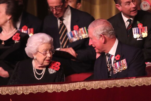 La reine Elisabeth II d'Angleterre et le prince Charles - La famille royale d'Angleterre au Royal Albert Hall pour le concert commémoratif "Royal British Legion Festival of Remembrance" à Londres. Le 10 novembre 2018