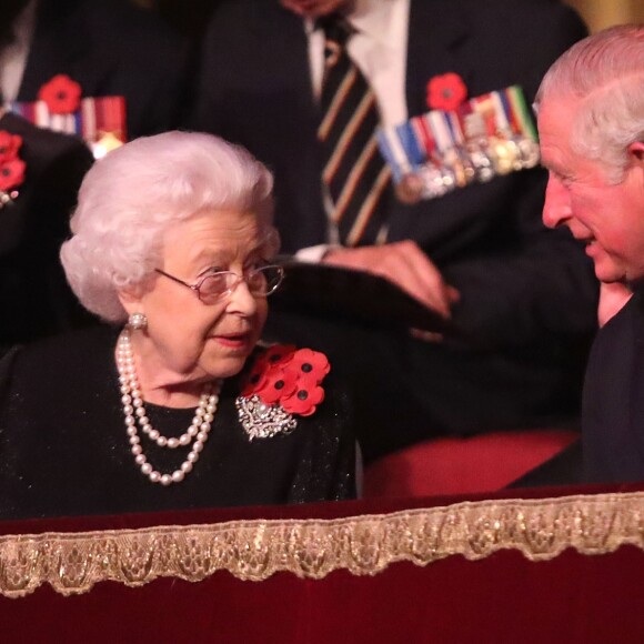 La reine Elisabeth II d'Angleterre et le prince Charles - La famille royale d'Angleterre au Royal Albert Hall pour le concert commémoratif "Royal British Legion Festival of Remembrance" à Londres. Le 10 novembre 2018