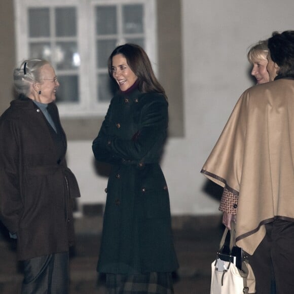 La princesse Mary se joignait au prince héritier Frederik et à la reine Margrethe II de Danemark le 13 novembre 2018 sur le domaine du palais de Fredensborg lors de la cérémonie officielle de présentation du gibier tué après la chasse royale organisée dans la forêt de Gribskov.