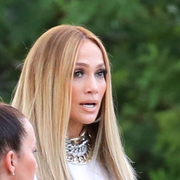 Jennifer Lopez sur le tournage d'un vidéo-clip avec DJ Khaled à Miami, le 15 novembre 2018.