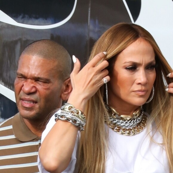 Jennifer Lopez sur le tournage d'un vidéo-clip avec DJ Khaled à Miami, le 15 novembre 2018.