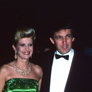 Donald Trump et sa femme Ivana Trump lors du Met Gala à New York en Décembre 1987. © Sonia Moskowitz/Globe Photos via ZUMA Wire/Bestimage