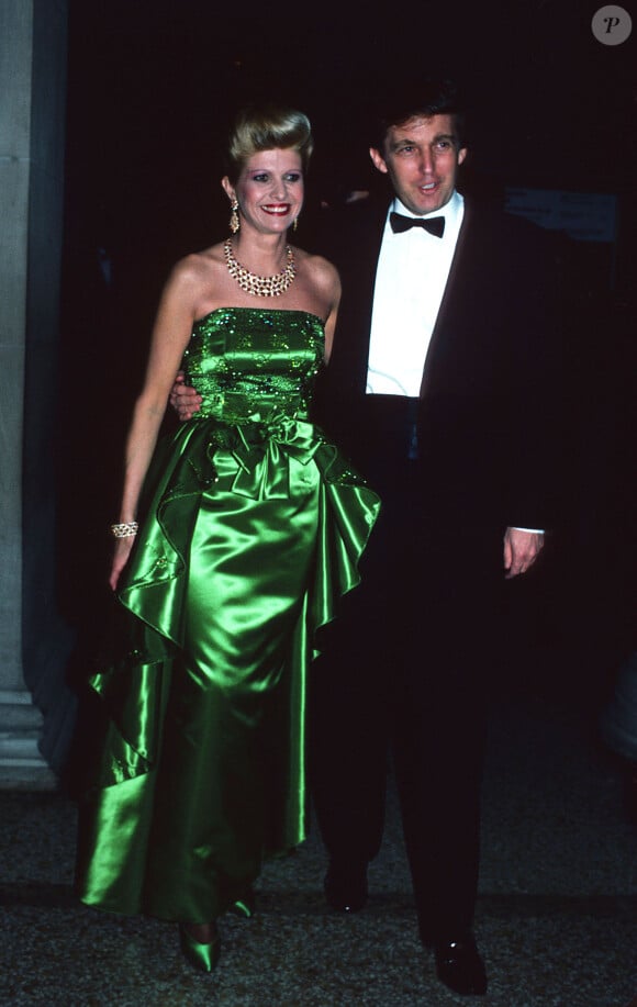 Donald Trump et sa femme Ivana Trump lors du Met Gala à New York en Décembre 1987. © Sonia Moskowitz/Globe Photos via ZUMA Wire/Bestimage