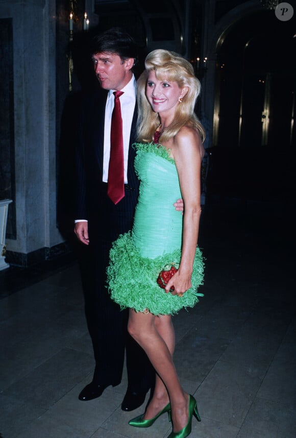 Donald Trump et sa femme Ivana Trump lors de la Town and Country party à New York en septembre 1989. © Sonia Moskowitz/Globe Photos via ZUMA Wire/Bestimage