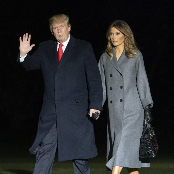 Le président Donald Trump et sa femme la première dame Melania Trump de retour de France arrivent à Washington après avoir célébré le centenaire de l'Armistice. Washington, le 11 novembre 2018.