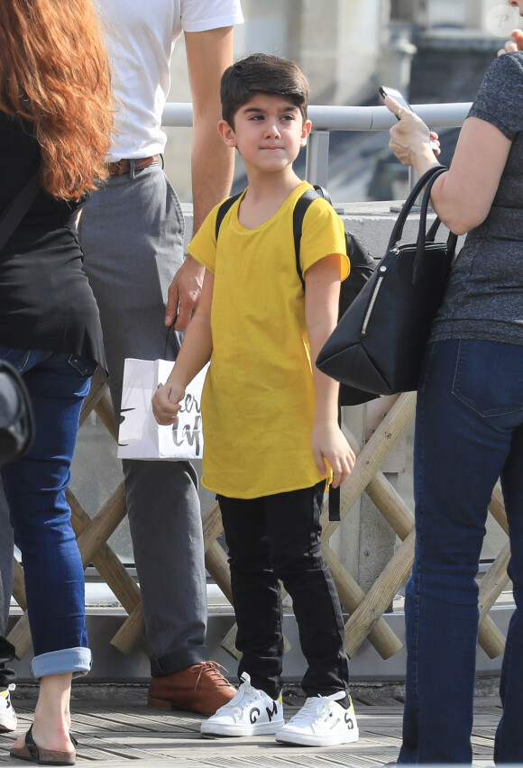 Exclusif - Les jumeaux de Céline Dion, Eddy et Nelson Angélil font du shopping aux Galeries Lafayette accompagnés de leur tante Linda, de leur baby-sitter, de deux gardes du corps et d'un chauffeur à Paris le 5 juillet 2017.