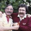Archives - No Web No Chaines TV - Portrait en exterieur de Nicolas le Jardinier (polo jaune) et Michel Lis en mai 1986. 01/01/1986 -