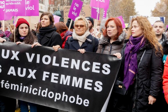 Sophie Darel, Anna Mouglalis, Muriel Robin, Eva Darlan lors de la manifestation organisée contre les violences faites aux femmes dans le quartier de l'Opéra à Paris, le 24 novembre 2018. © CVS/Bestimage
