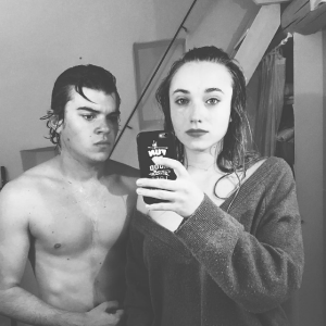 Chloé Jouannet, la fille d'Alexandra Lamy, s'affiche avec son amoureux Zacharie Chasseriaud. (photo postée le 31 mars 2016)