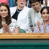 Kate Middleton, duchesse de Cambridge et Meghan Markle, duchesse de Sussex assistent au match de tennis Nadal contre Djokovic lors du tournoi de Wimbledon "The Championships", le 14 juillet 2018