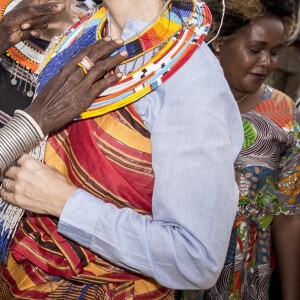 La princesse Mary de Danemark a visité la réserve naturelle de Kalama lors de son voyage au Kenya et y a rencontré les membres de la communauté, revêtant un habit traditionnel le 27 novembre 2018.