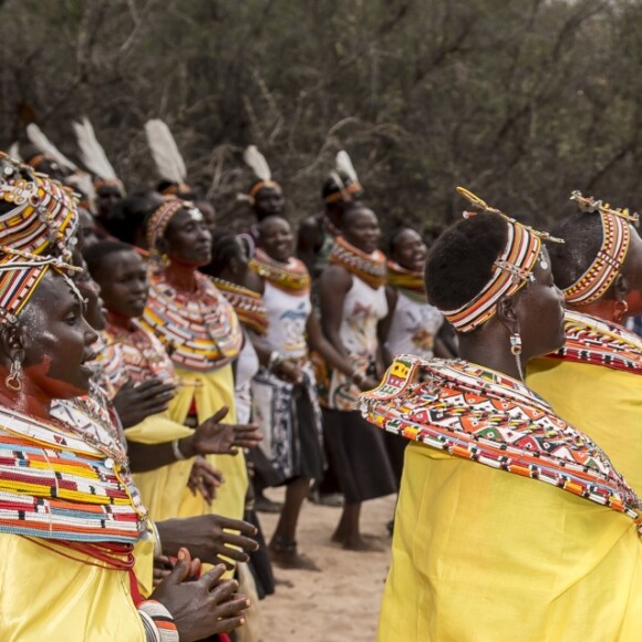 La princesse Mary de Danemark a visité la réserve naturelle de Kalama lors de son voyage au Kenya et y a rencontré les membres de la communauté, revêtant un habit traditionnel le 27 novembre 2018.