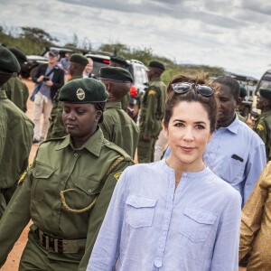 La princesse Mary de Danemark en visite dans la réserve naturelle de Kalama lors de son voyage au Kenya le 27 novembre 2018.