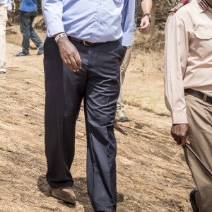 La princesse Mary de Danemark en habit traditionnel lors de sa visite dans la réserve naturelle de Kalama lors de son voyage au Kenya le 27 novembre 2018.