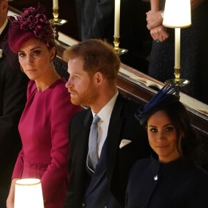 Meghan Markle (duchesse de Sussex), enceinte, et le prince Harry en la chapelle Saint-George au château de Windsor le 12 octobre 2018 lors du mariage de la princesse Eugenie d'York et de Jack Brooksbank.