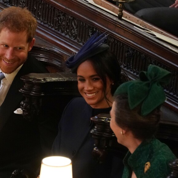 Meghan Markle (duchesse de Sussex), enceinte, et le prince Harry en la chapelle Saint-George au château de Windsor le 12 octobre 2018 lors du mariage de la princesse Eugenie d'York et de Jack Brooksbank.